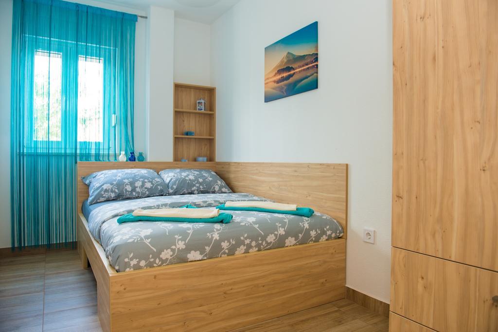 Apartments Villa Monique Рогозница Экстерьер фото