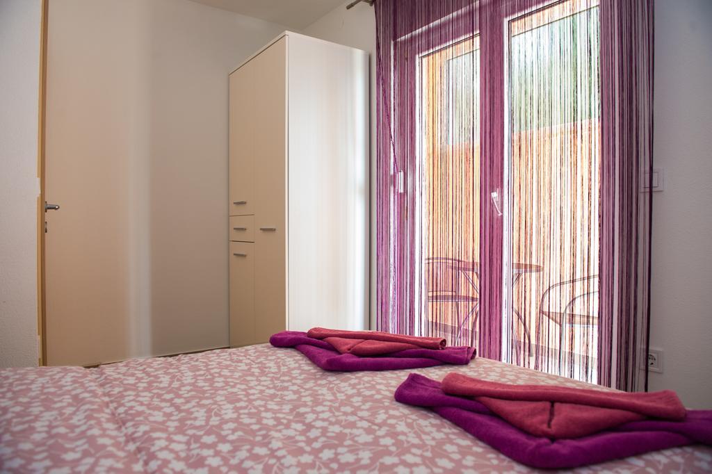 Apartments Villa Monique Рогозница Экстерьер фото